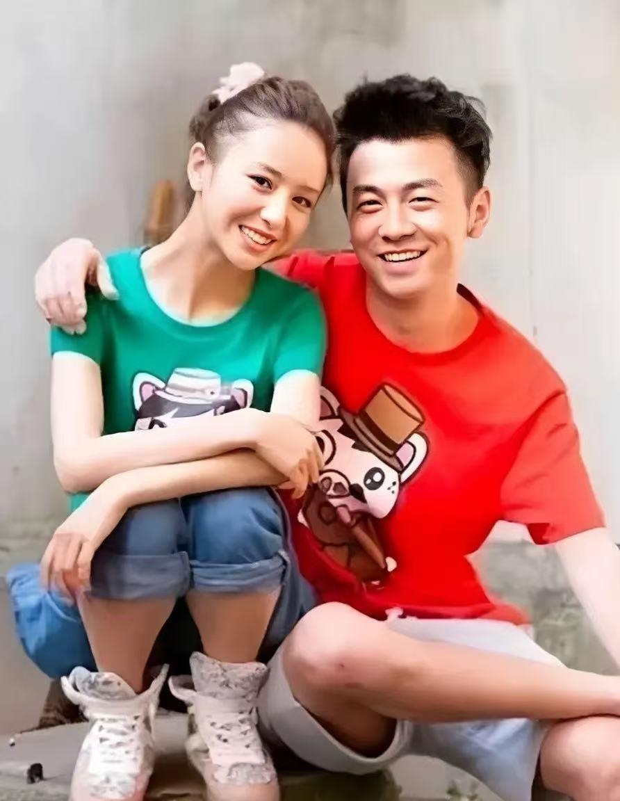 雷佳音妻子当年嫁他，没婚礼，没婚房，挤在十平米的出租屋里。
后来他和佟丽娅传绯闻