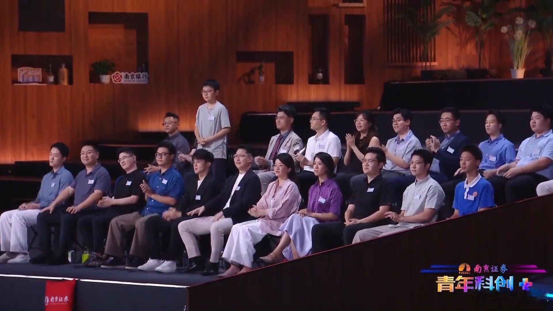 14岁小孩哥靠AI手搓涡喷发动机 刷到车金刚的片段，忍不住反复拉进度条——这真的
