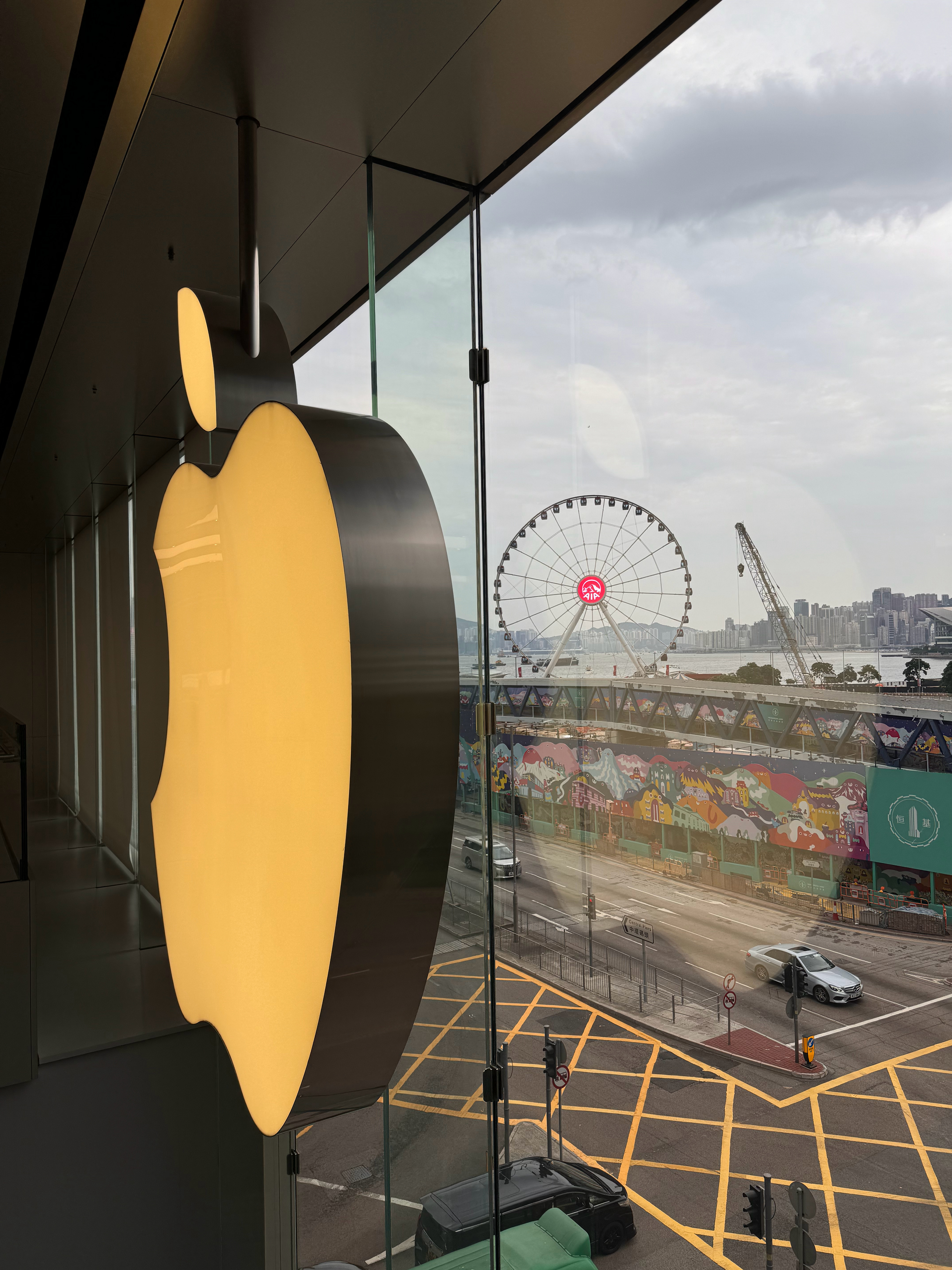 来香港 IFC Apple Store 现场体验新款 iPad Pro 跟 iP