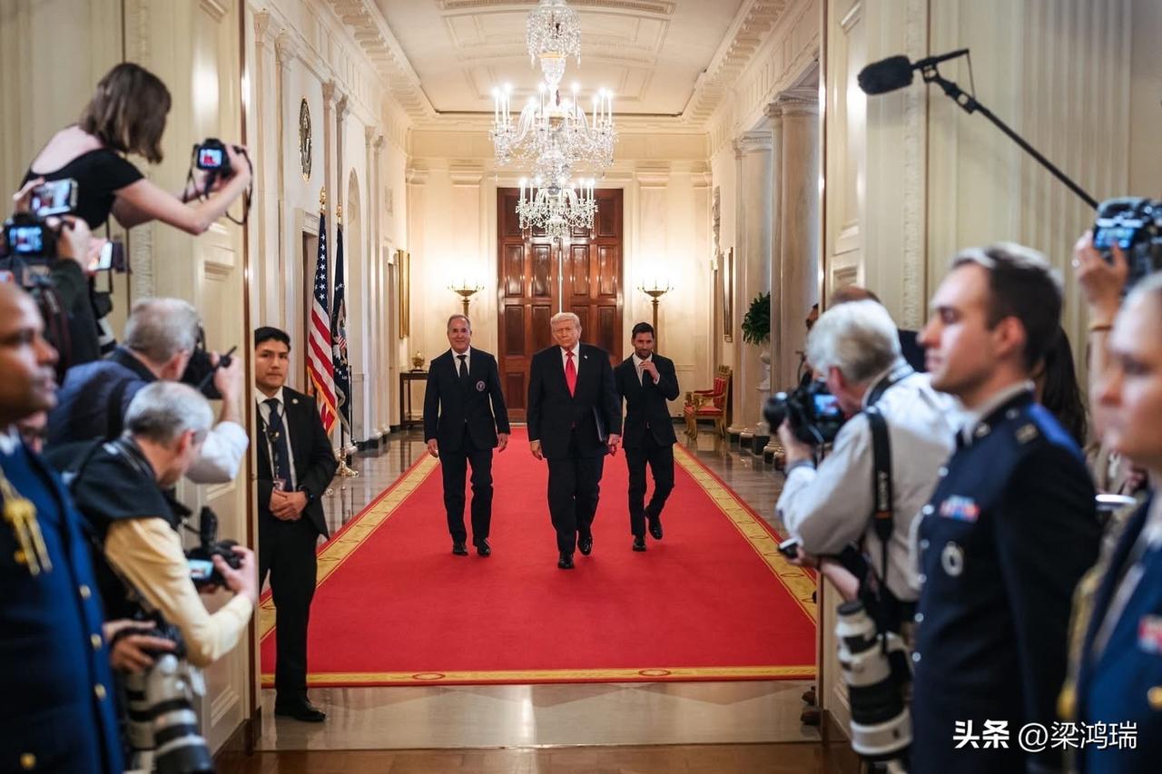 当地时间 2026年3月5日，美国总统特朗普在白宫接见了梅西及迈阿密国际全队。此