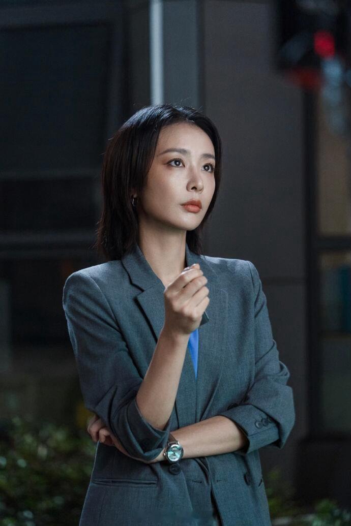 高叶给自己化的妆 终于get到了Kathy同款职场妆的精髓！高叶亲自教学，轻薄的