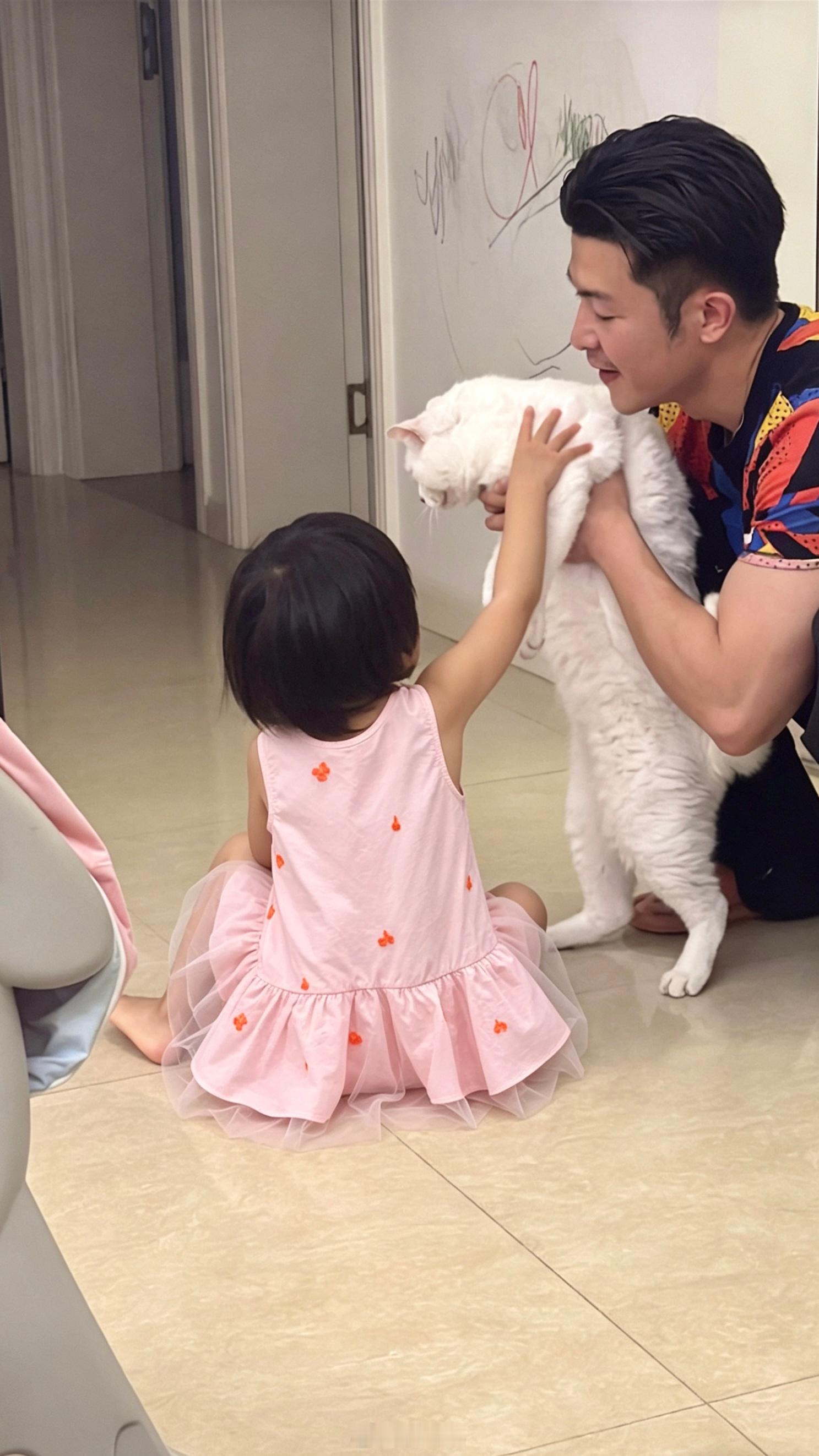 奴奴追luna，旅蛙上午抓奴奴球宝：爸爸不要抓奴奴！奴奴会怕！！！带娃随手拍