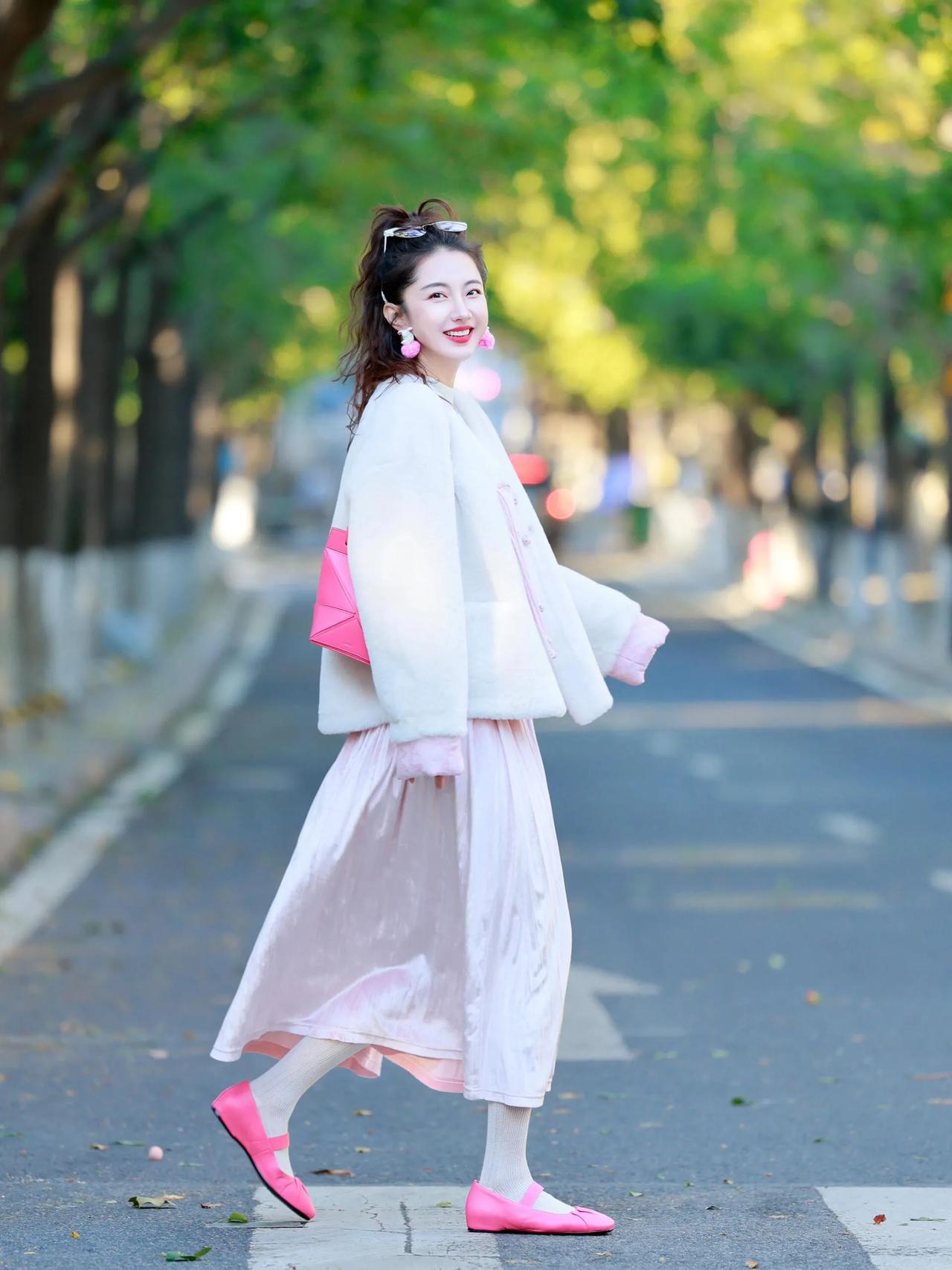 轻纱薄衣笑语盈#步态轻盈似仙姿#冬日暖阳#温柔甜美穿搭