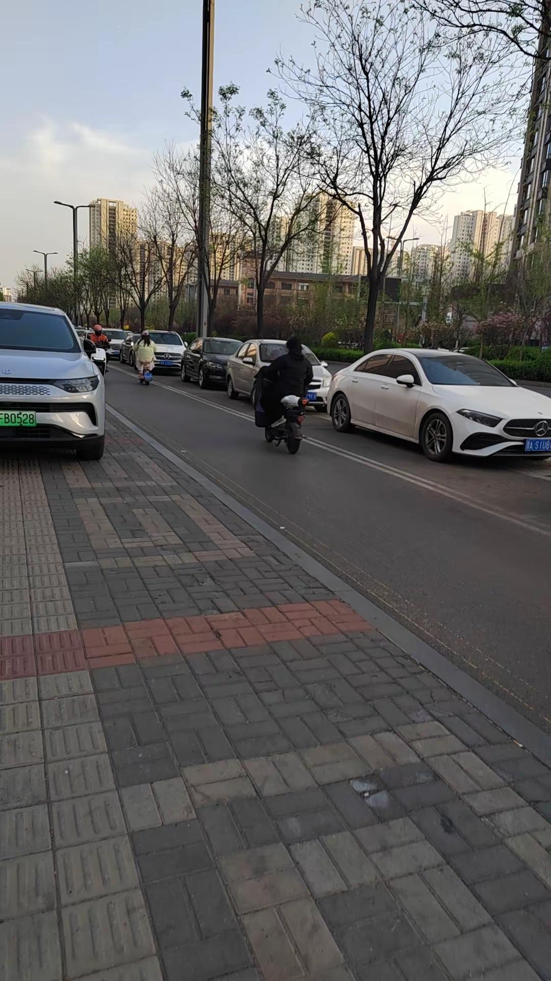 《人生如戏，不悔梦归处》我常常躺在床上，思绪万千，回想着自己曾经的选择和走过的路