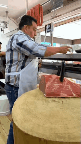 这刀工已经是非常厉害了，把肉切的如此之薄，涮锅吃是非常漂亮的，如果能用这样的肉吃