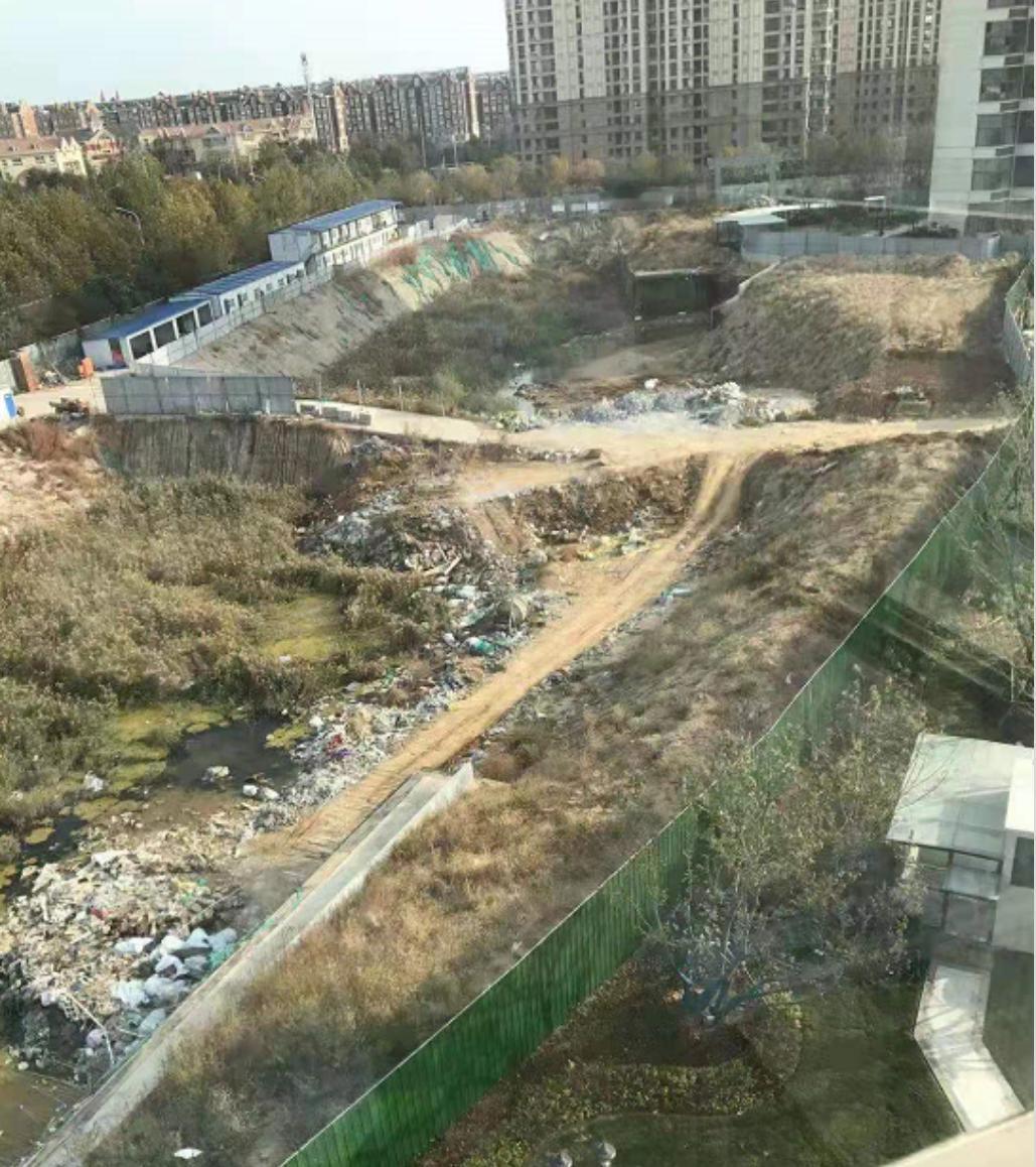 西海岸恒大金沙滩，原名“青岛新世界”。

恒大2015年斥资204亿元收购新世界