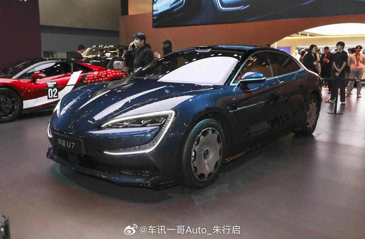 全新仰望U7在广州车展正式亮相，62.8万元起售，新车推出了纯电、插混两种动力，
