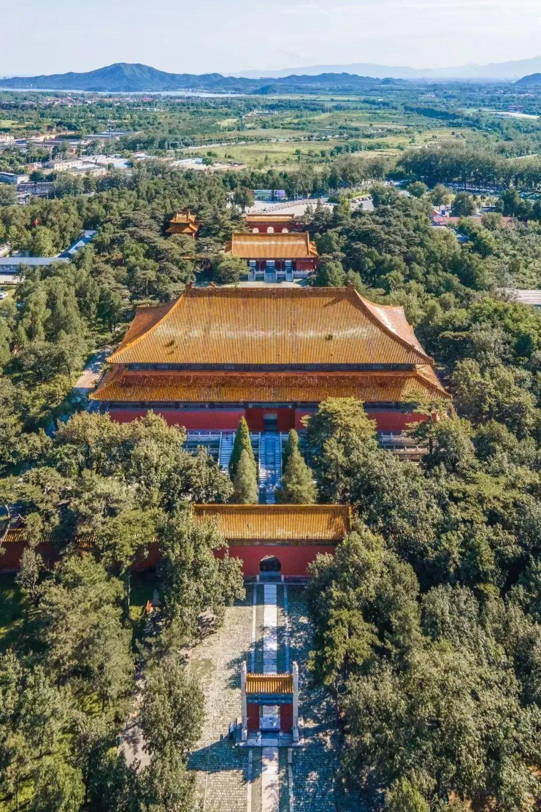 北京有明清两代帝王陵三座。其中明代一座，位于昌平北部天寿山，称明十三陵，葬有十三