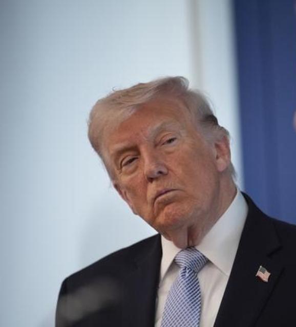 特朗普这波操作真是绝了——前脚叫嚣“摧毁伊朗文明”，后脚就签了两周停火还腆着脸吹