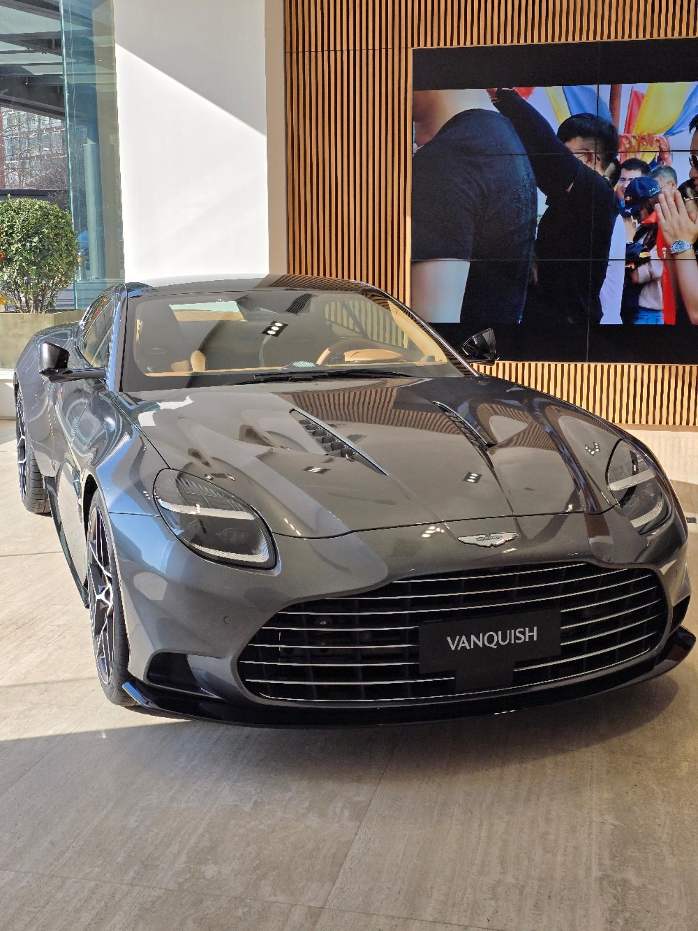 阿斯顿马丁 vanquish