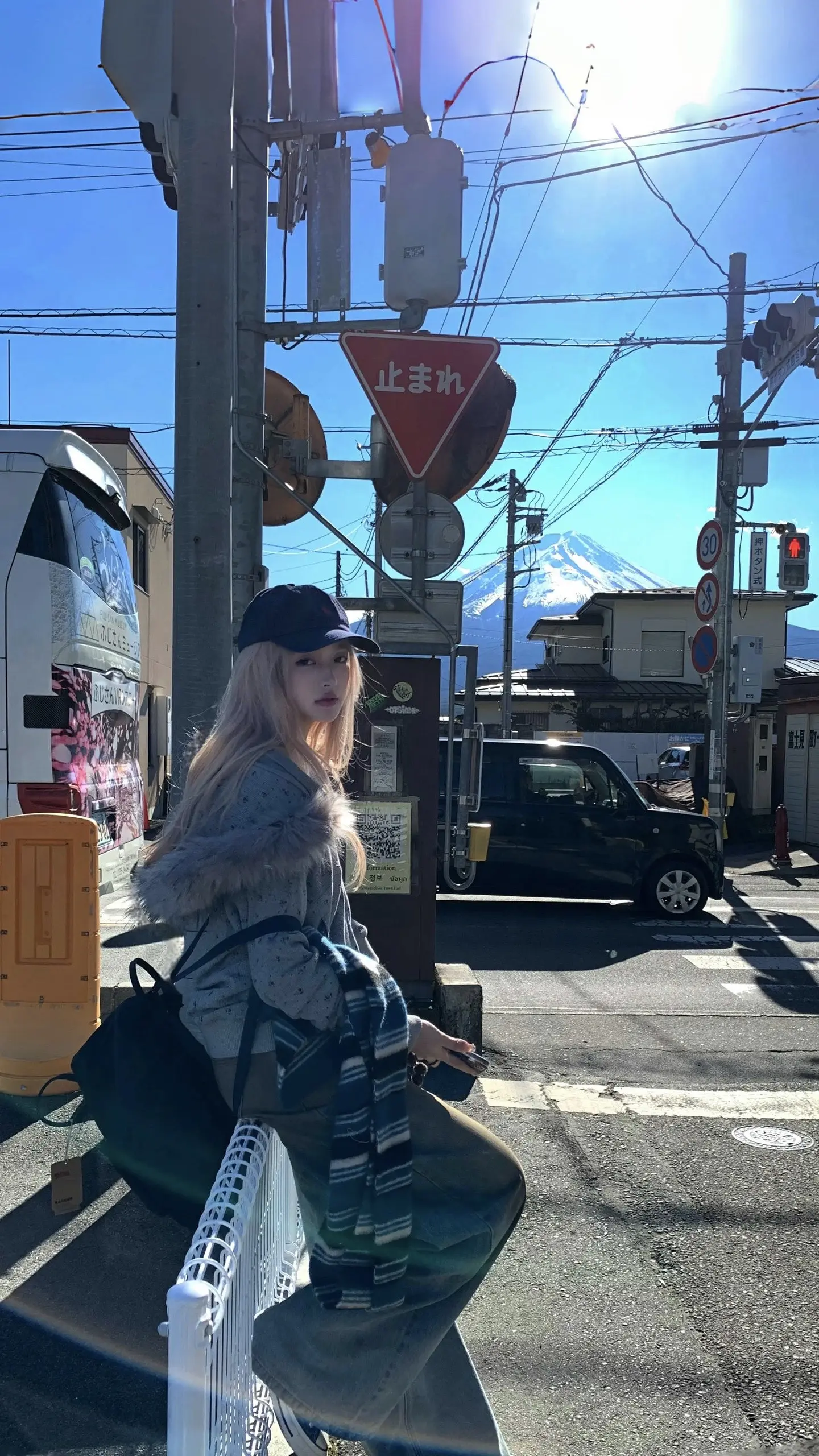 她们觉得你桀骜不驯 是个倔骨头 但我知道那只是你的外表 你是爱哭鬼