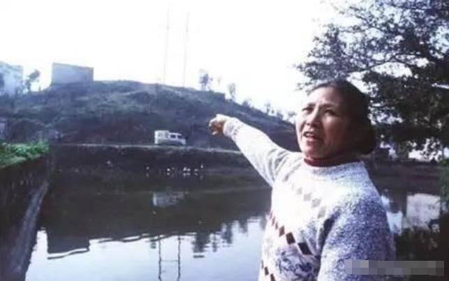 “我救了19条人命，谁来我的命？”2004年，一男子在冰冷的池塘中奋力一跃，成功