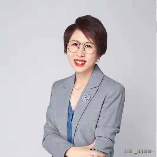 赵宏，1977年出生，甘肃金昌人。
1999年，中国政法大学法学学士毕业，200