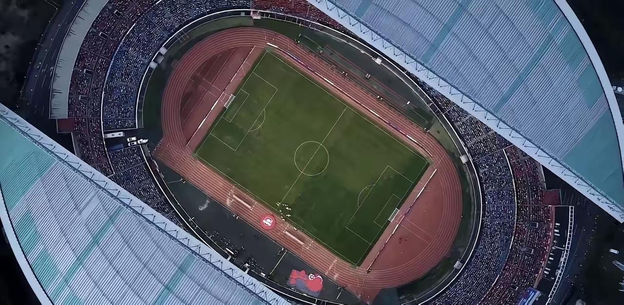 首届渝超联赛决赛今晚在重庆奥体中心体育场圆满落幕，
两江临空队以2:1战胜江津润