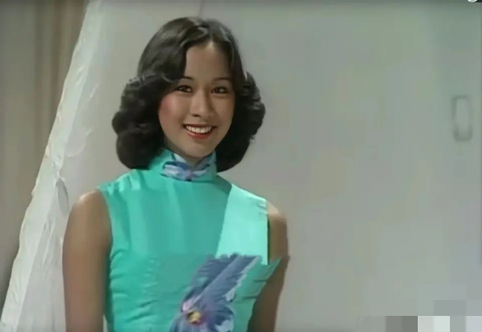 朱玲玲那么漂亮，生的儿子都好一般，郭晶晶两个女儿都挺好看的，有点像她，霍家的后代