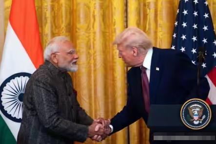 特朗普对普京釜底抽薪，俄罗斯将面临巨大困难。特朗普宣布与印度达成协议，印度承诺不