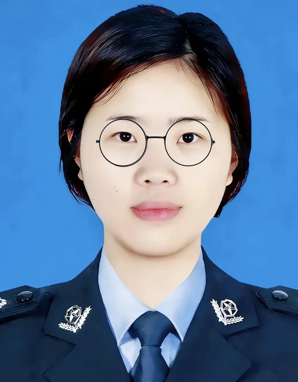 这两天刷到查大老虎的新闻心里堵得慌，直到看到四川沐川95后女警罗慧琳，心里才敞亮