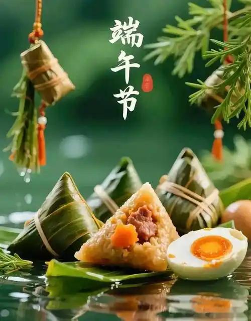 我更偏爱甜粽子。
 
甜粽子是刻在记忆里的端午味道，简简单单的白米裹上蜜枣、红豆