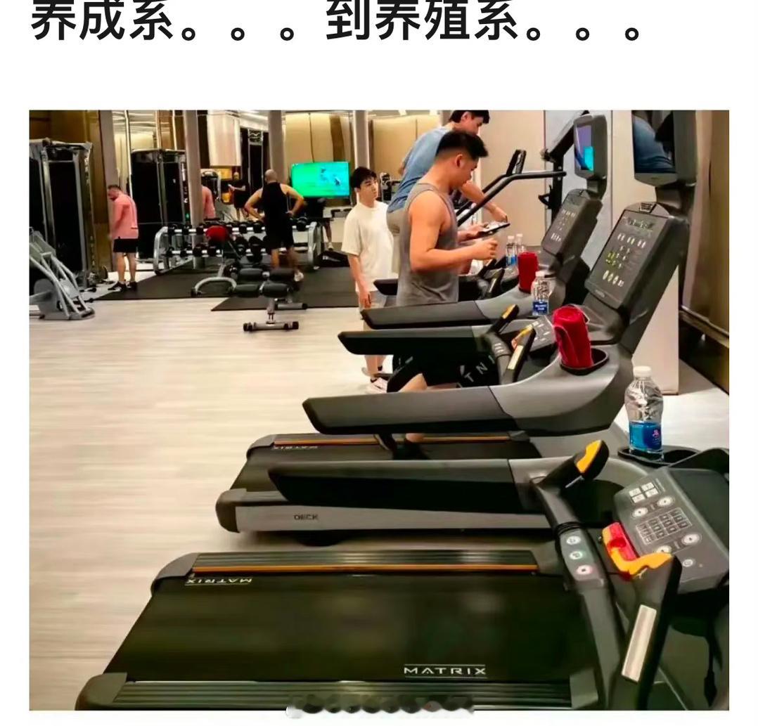 好崩溃。。王俊凯怎么同时发腮又发福了啊[跪了][跪了] ​​​