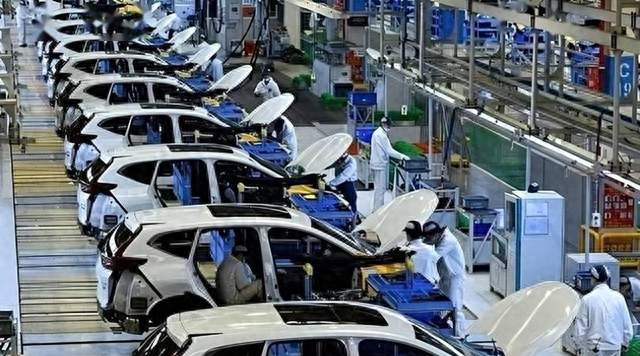 月销大跌44.1%，一代神车陨落！巨亏百亿陷入死局，走下销量神坛