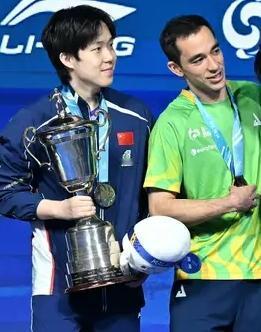 雨果的失控，
早已不只是情绪问题，
更暴露他心态和性格上的
明显缺陷。
在澳门世