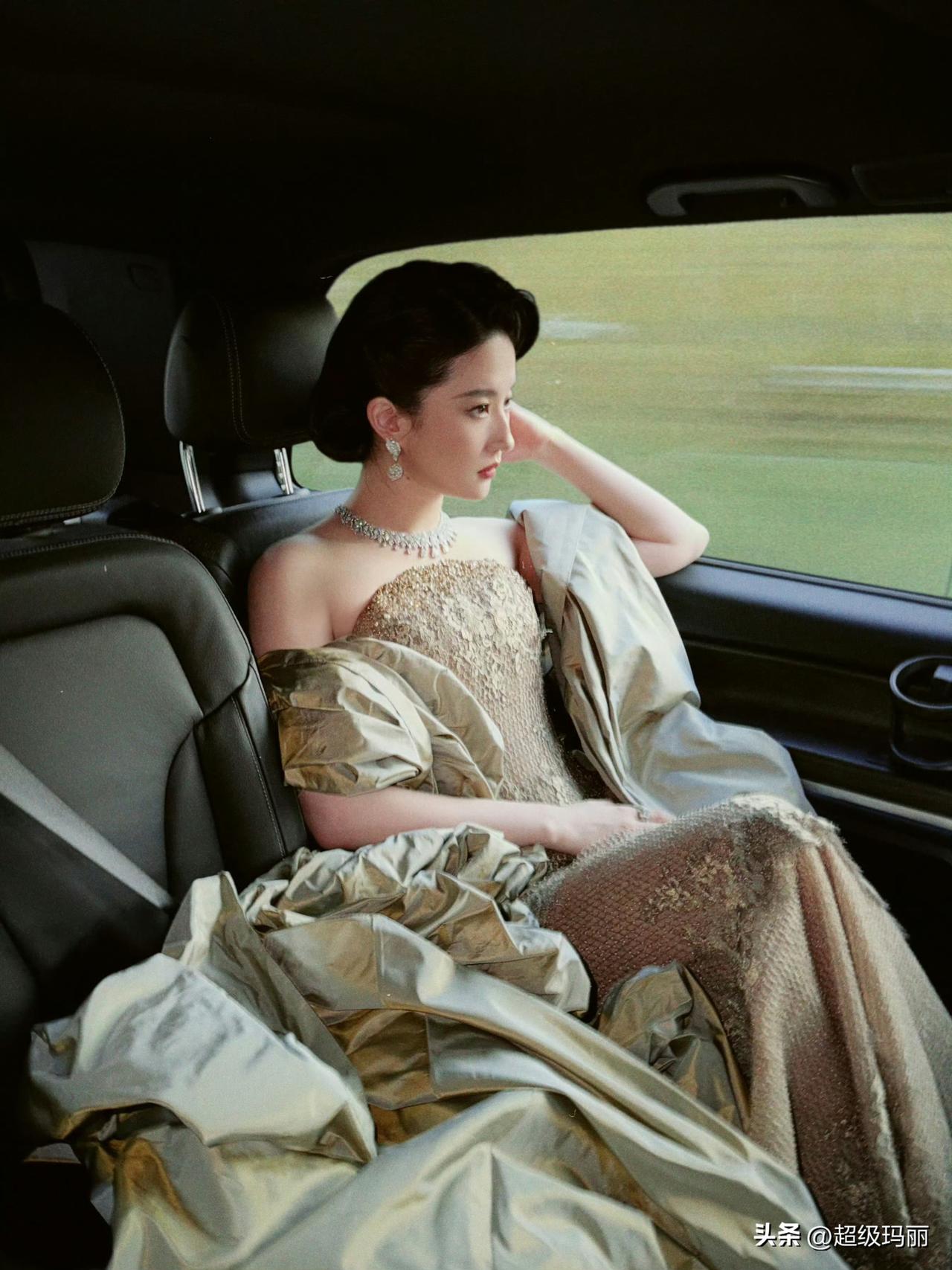 白秀珠回国
这张好绝世名伶，又贵气又优雅，一出现就拨动我心弦，真是个坏女人[舔屏