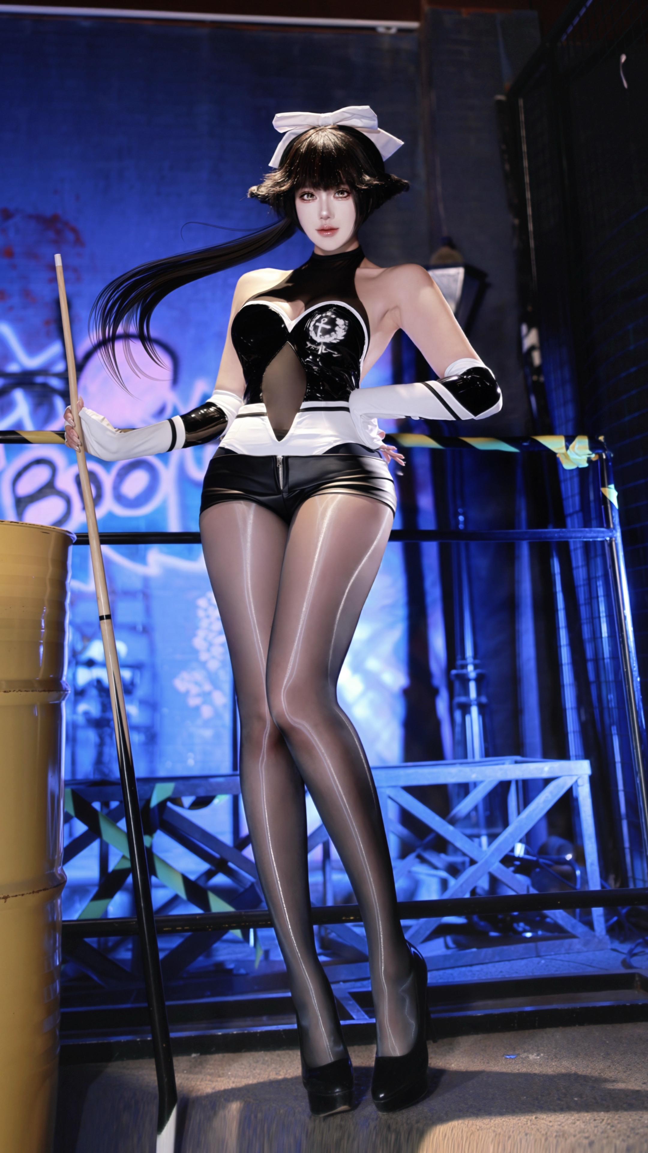 当然要选姐姐。