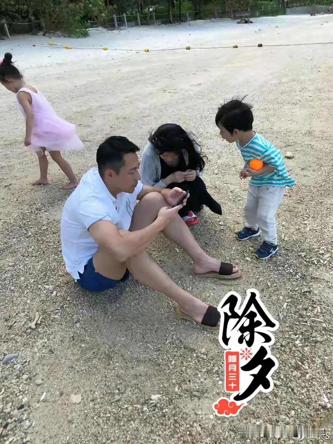 大S与汪小菲和孩子们的最后一张全家福，发布于2019年除夕，大S发的，这也是小玥