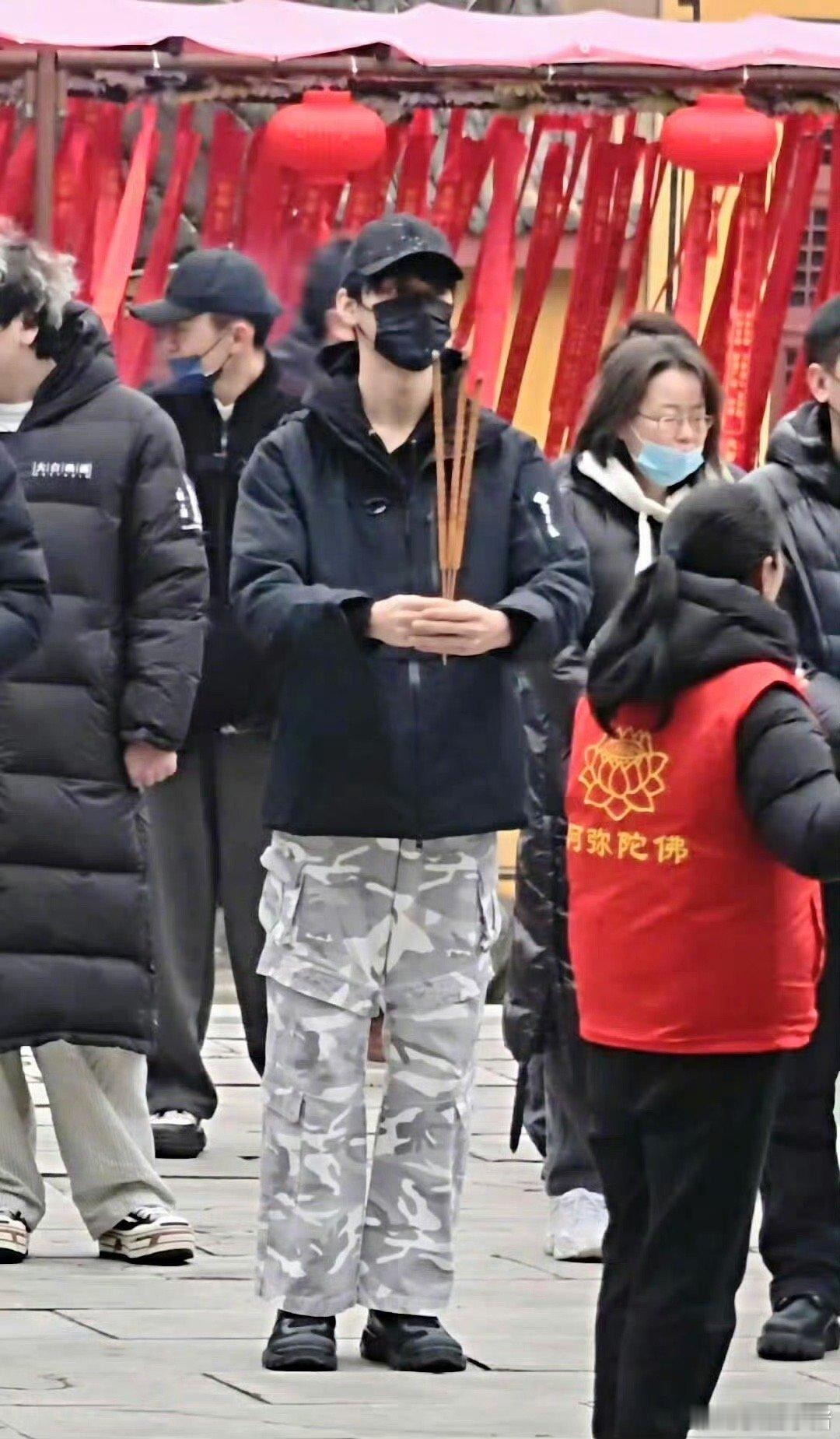 龚俊为即将开拍的《凤舞九天》祈福！期待龚俊新角色陆小凤！一切顺利