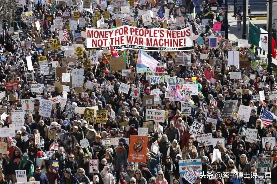 特朗普骑虎难下？
国内反特浪潮席卷而来。