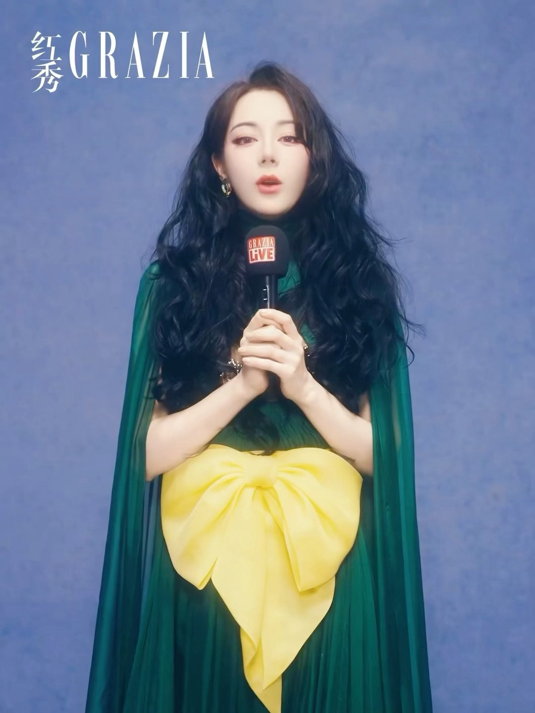 迪丽热巴2026年首套高定红秀开年刊封面，热巴所有高定轻松驾驭，现场还有二十几套