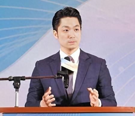 记者问蒋万安：你是台湾人还是中国人？蒋万安的回答出乎预料。他说：我是台湾人，是台