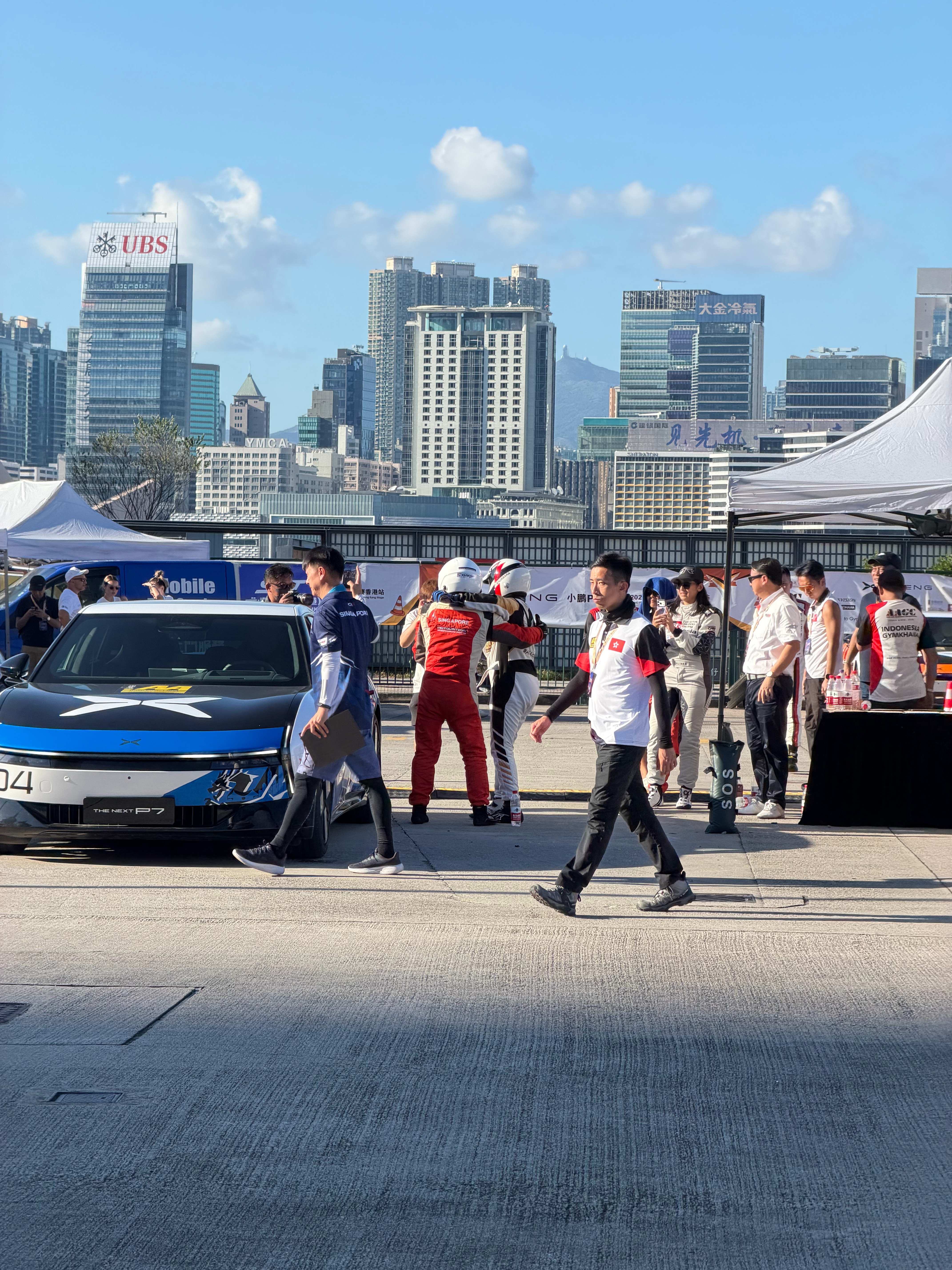 OK 香港FIA 金卡纳收款纯电赛事车 P7 来了，咱就说这款车下赛道一点毛病没