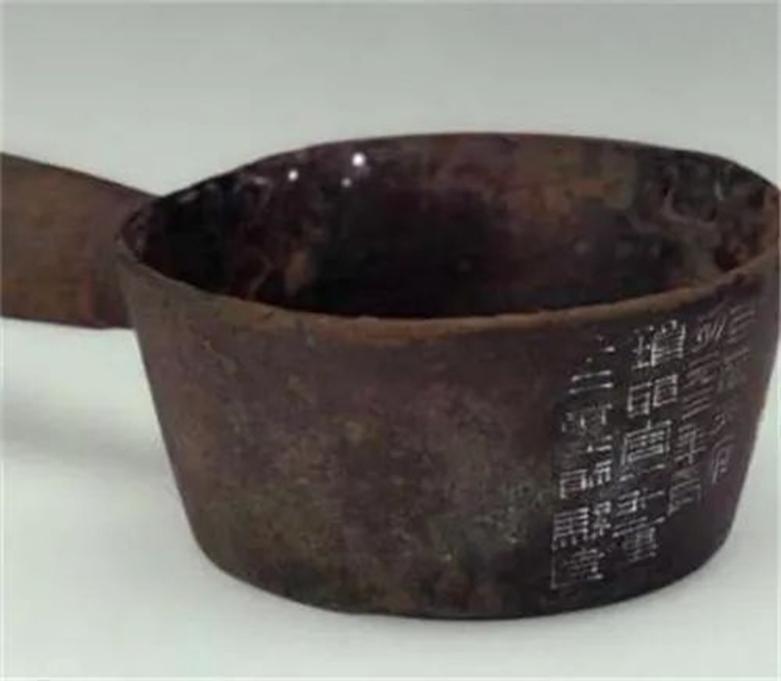1964年，河北一农民捡到一个“铁瓢”，他没有多想，将其带回家使用，结果用了15