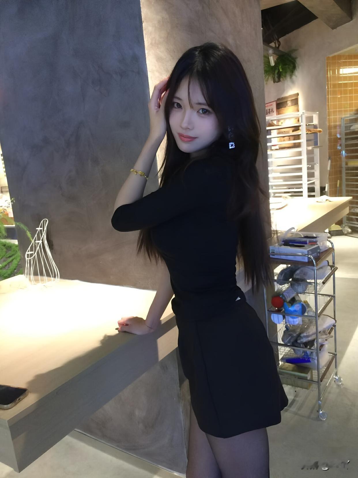 优雅黑裙，气质满满，谁是最美？怎么拍好穿牛仔裤的人像模特 黑裙氛围感写真 黑裙感