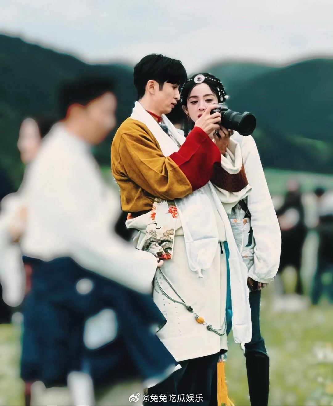 据知情人透露古力娜扎和张云龙感情挺好的，女方很喜欢男友的贴心呵护，男方家里特别满