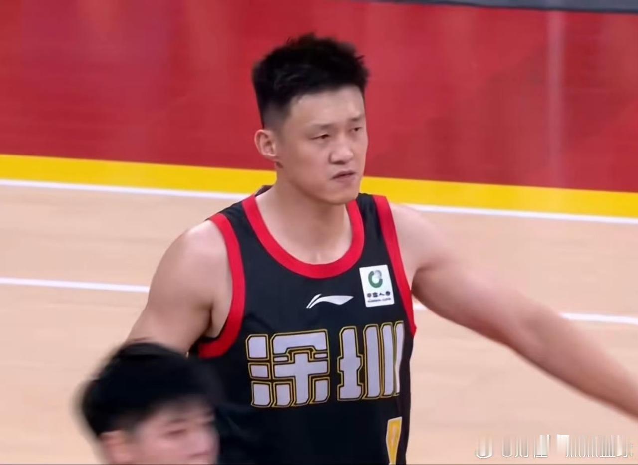 拒绝横扫，
绝境续命，周鹏致命三分一剑封喉！
 
此前大比分0-2落后、深陷淘汰