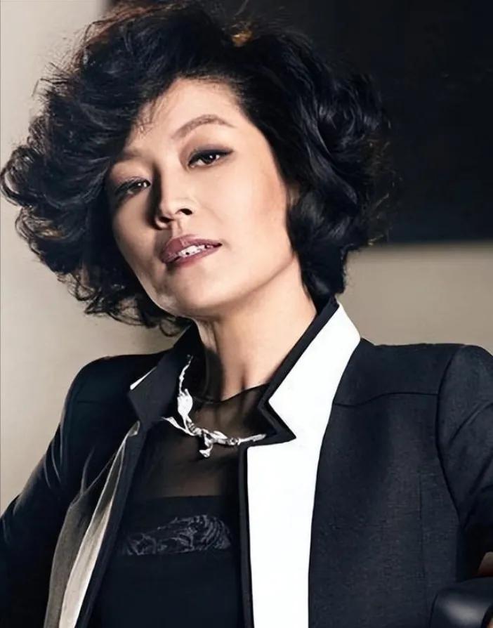 哈文改革春晚，虽使赵本山暂别这一舞台，却为春晚带来了新风貌与活力，打破多年来的固