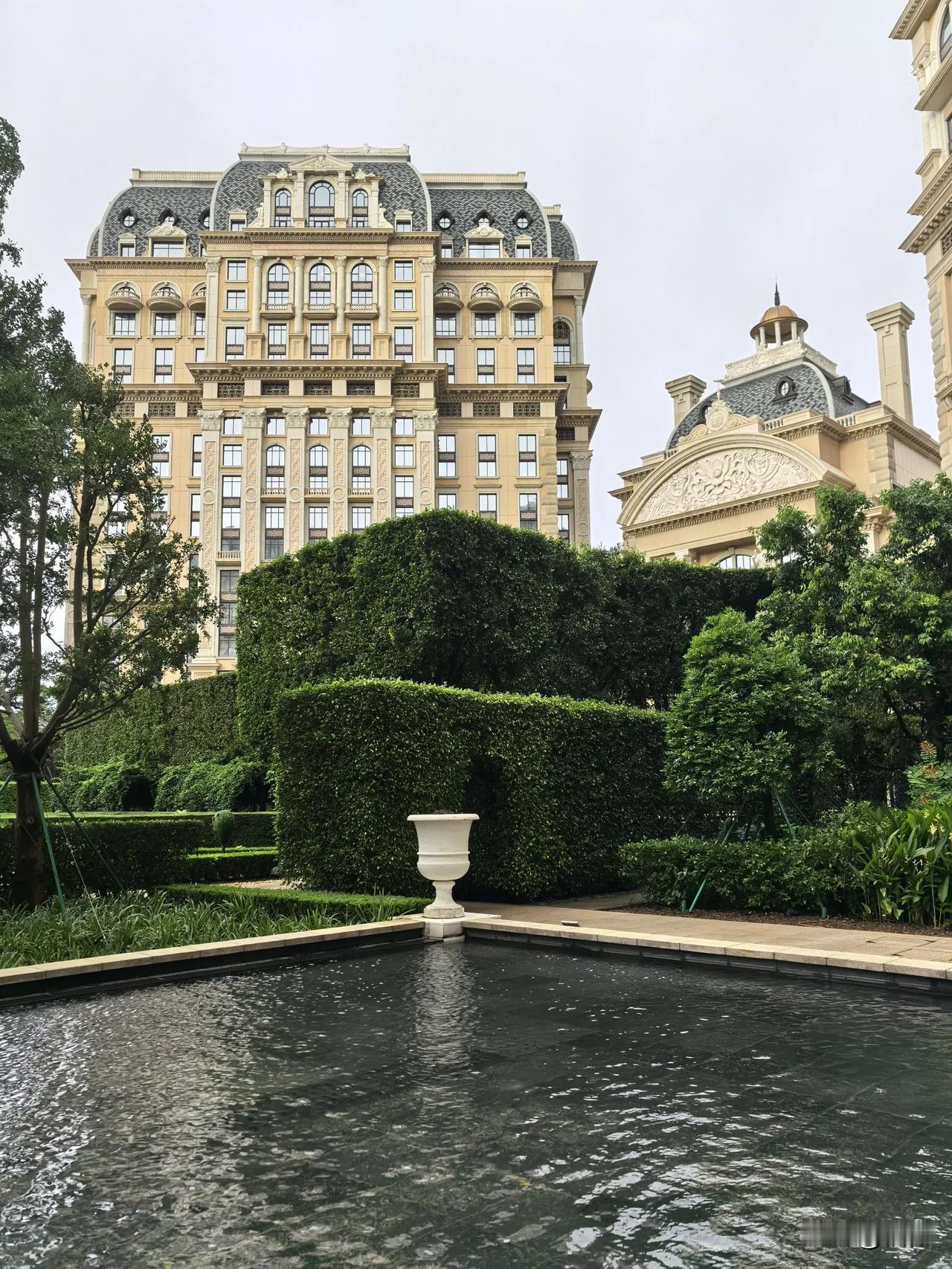 毕加索+老佛爷的王炸组合！
看毕加索，吃葡国菜，住老佛爷。虽然因为台风压缩了一天