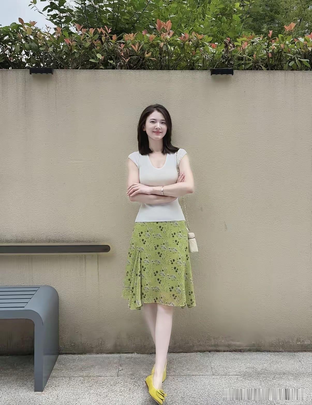 小区楼下抓拍到温柔小姐姐在线征婚啦！她性格开朗待人舒服，平时爱逛公园散步、研究家