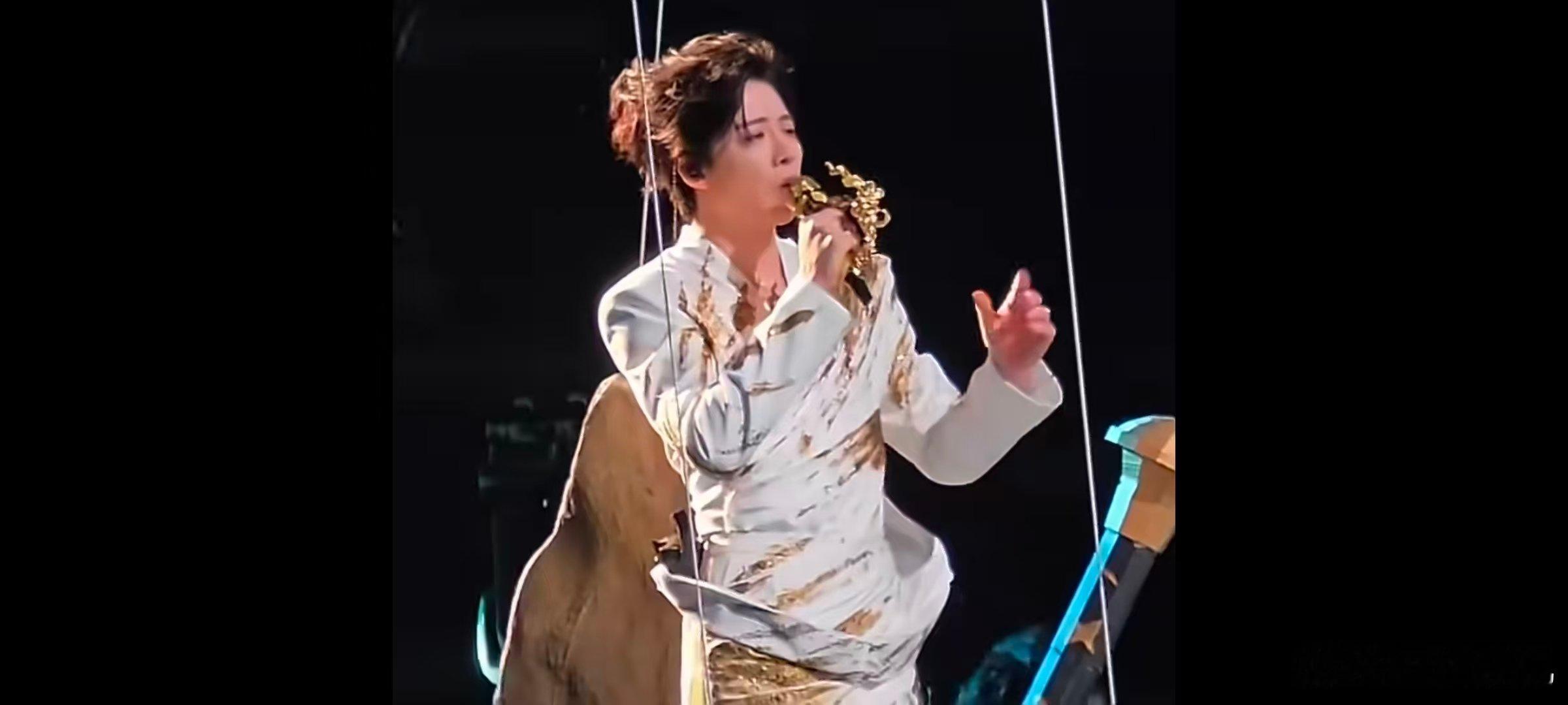 江苏卫视 全开麦江苏卫视跨年江苏卫视跨年舞台！刘宇宁全开麦演唱太有感染力 