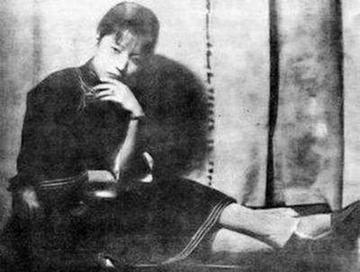 1928年，杜月笙发现妻子出轨，阴森地吩咐下去：“让她生不如死！”此后，妻子被幽