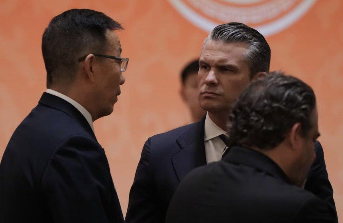 预计两人将于明天会面，讨论军事问题。 美国国防部长陪同总统出席高层峰会是非常罕见