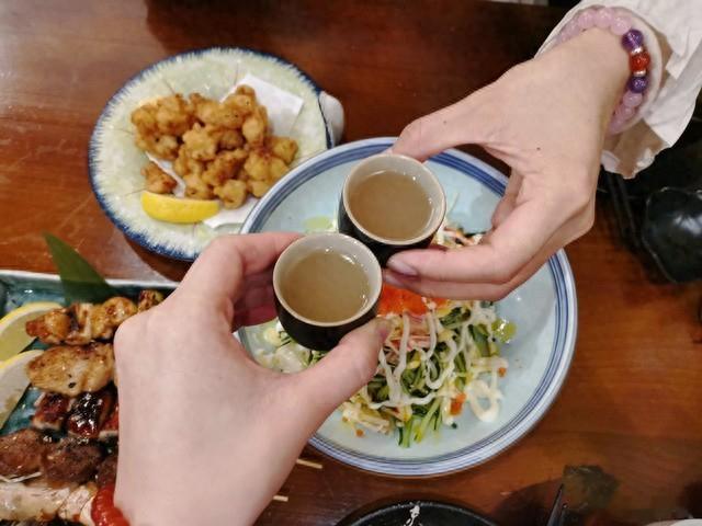 周扬青和何广智一起跨年 2026年元旦这天，周扬青直接在网上晒出了跨年夜动态，一