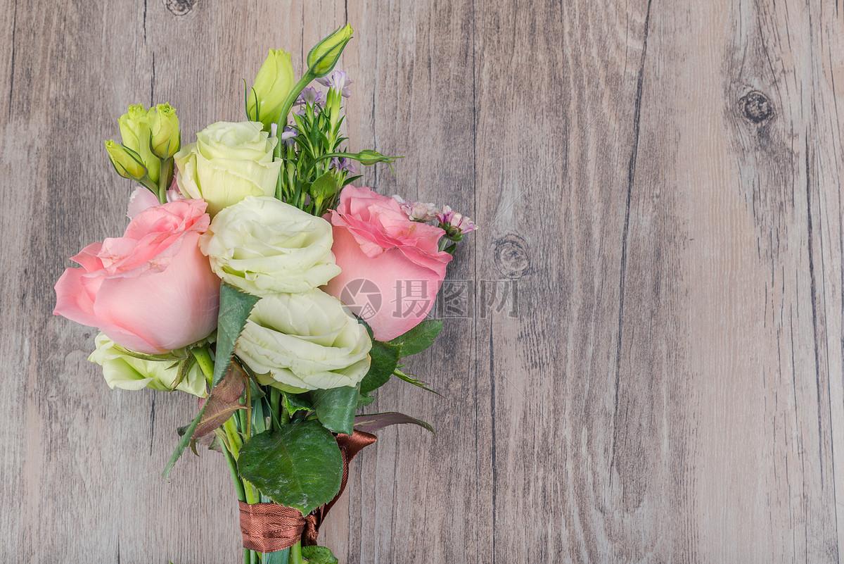 相信的力量：在人生低谷中找到精神的支柱

人生的旅程从来都不是一帆风顺的。每个人