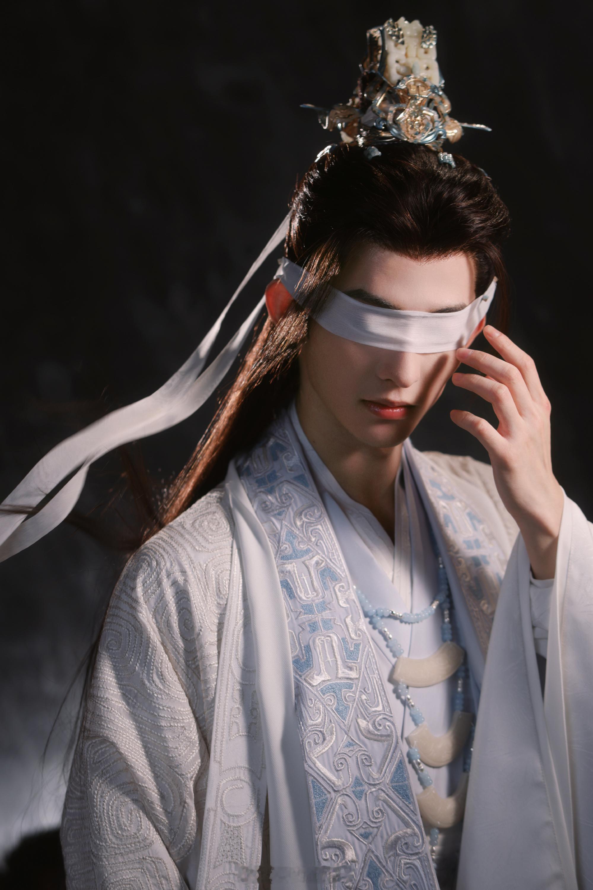 常华森怎么演都在舒适区 常华森的舒适区是全员剧抛脸吧！从邪魅狂狷的苏昌河到清冷出