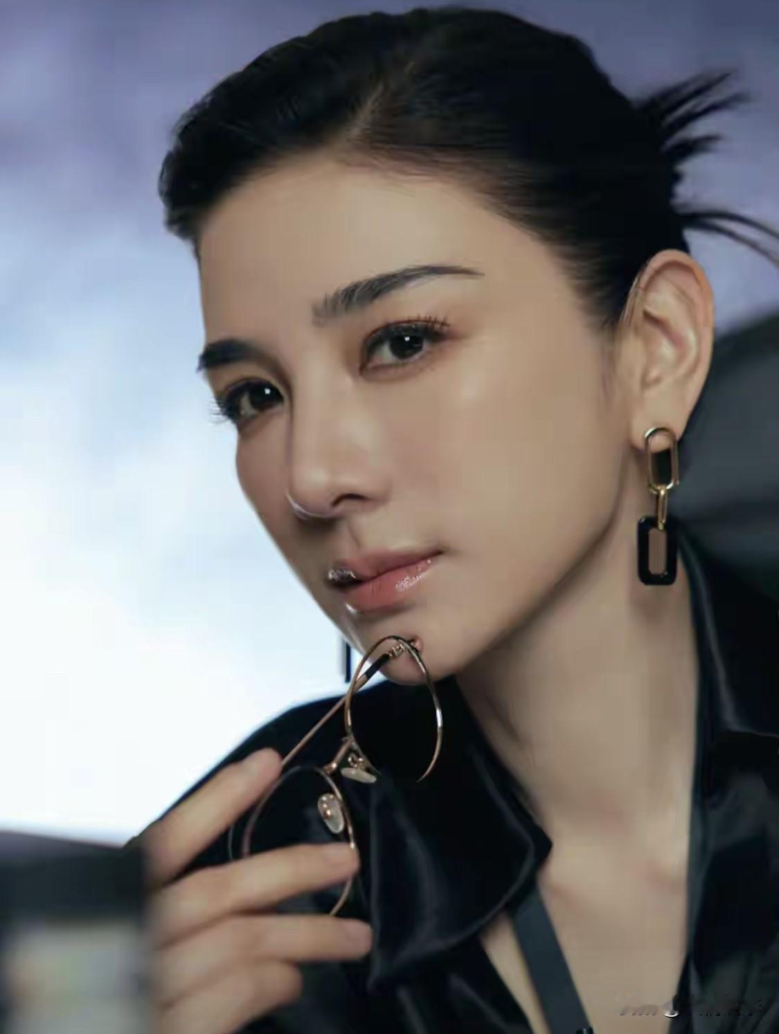 黄奕的女儿想出道，网友的反应为什么这么大？

12岁女儿被抵制出道，黄奕再回应：