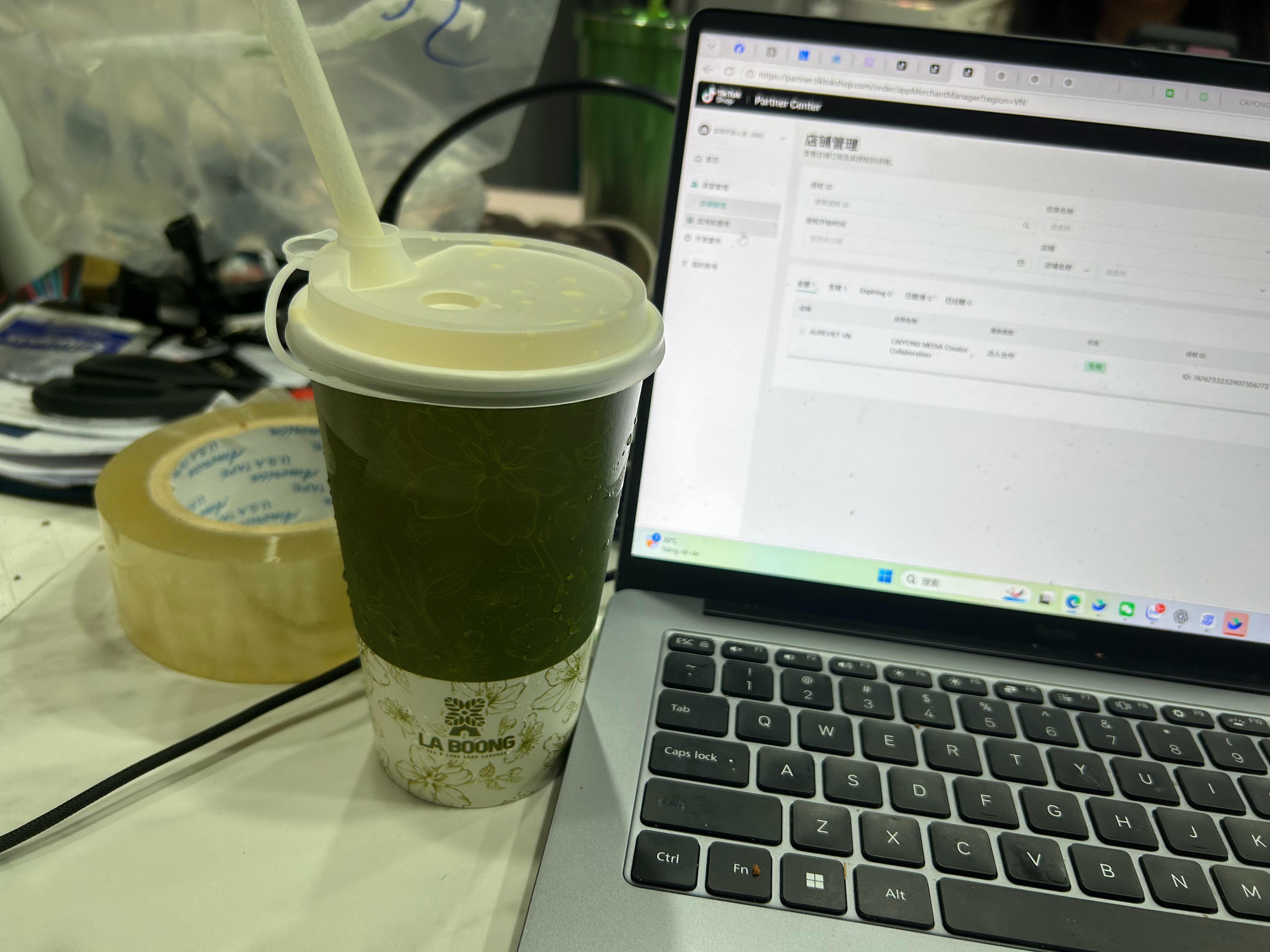 早饭都吃了，点杯奶茶在工作也不过分吧[并不简单] ​​​