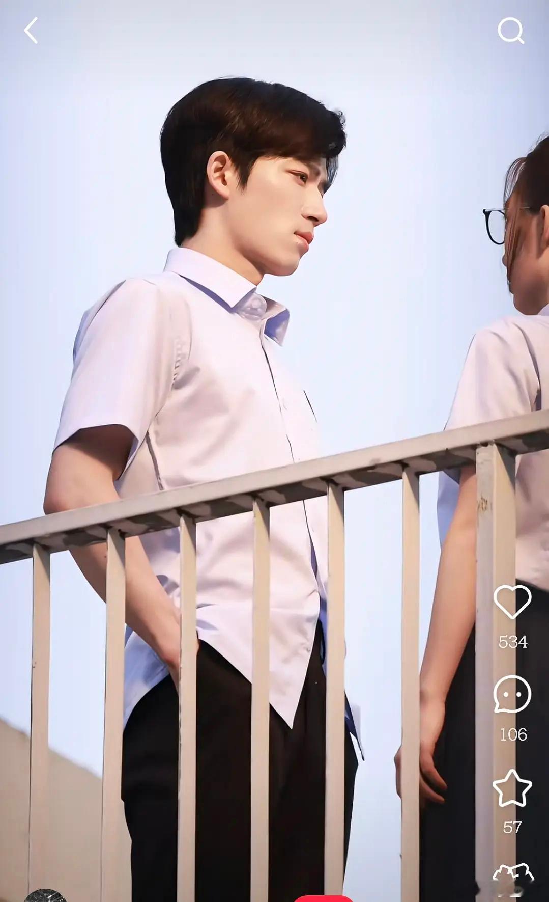 这不是告白吧，怎么变成古板班长了，尹正的bgm一剪梅自动在脑海响起 