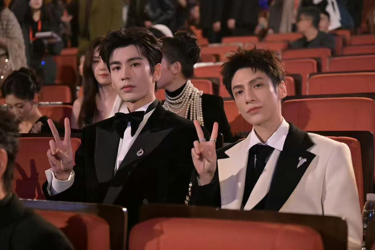 微博视界大会鬼怪2.0谁懂微博视界大会鬼怪2.0，两张帅脸在一块的冲击力，真的对